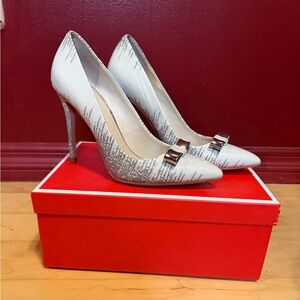 Coach Hallie Lizard Print Pumps Heels Size 7.5 Cloud Gray Leather